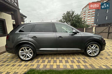 Позашляховик / Кросовер Audi Q7 2018 в 