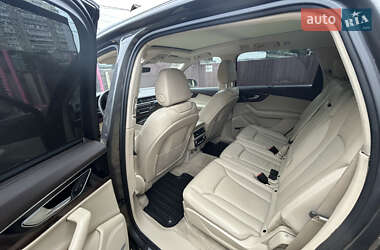 Позашляховик / Кросовер Audi Q7 2018 в 