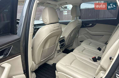Позашляховик / Кросовер Audi Q7 2018 в 