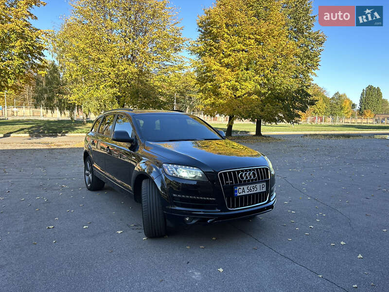 Позашляховик / Кросовер Audi Q7 2015 в 