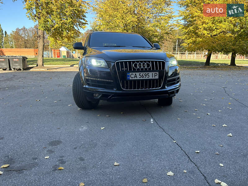 Внедорожник / Кроссовер Audi Q7 2015 в Черкассах