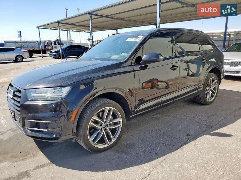 Позашляховик / Кросовер Audi Q7 2018 в 