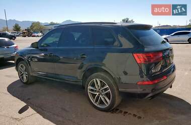 Позашляховик / Кросовер Audi Q7 2018 в 