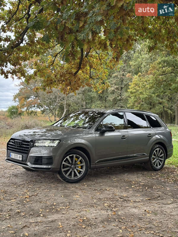 Позашляховик / Кросовер Audi Q7 2017 в 