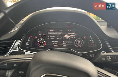Позашляховик / Кросовер Audi Q7 2017 в 