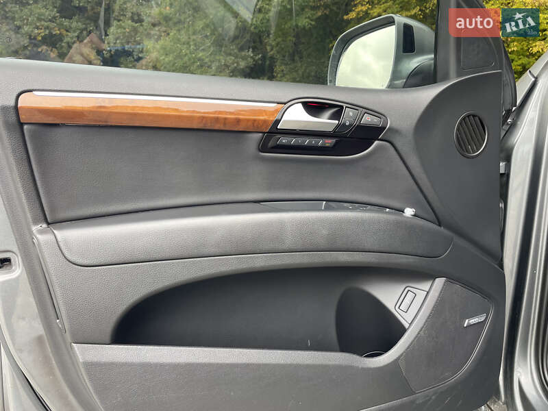 Позашляховик / Кросовер Audi Q7 2015 в Києві