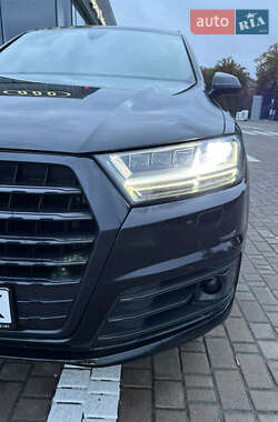 Внедорожник / Кроссовер Audi Q7 2016 в 