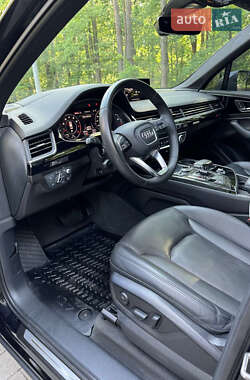 Внедорожник / Кроссовер Audi Q7 2017 в 