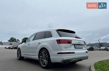 Внедорожник / Кроссовер Audi Q7 2017 в 
