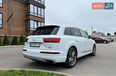 Внедорожник / Кроссовер Audi Q7 2017 в 