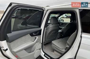 Внедорожник / Кроссовер Audi Q7 2017 в 