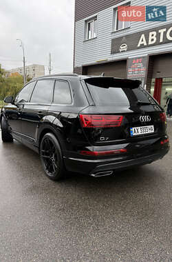 Позашляховик / Кросовер Audi Q7 2017 в 