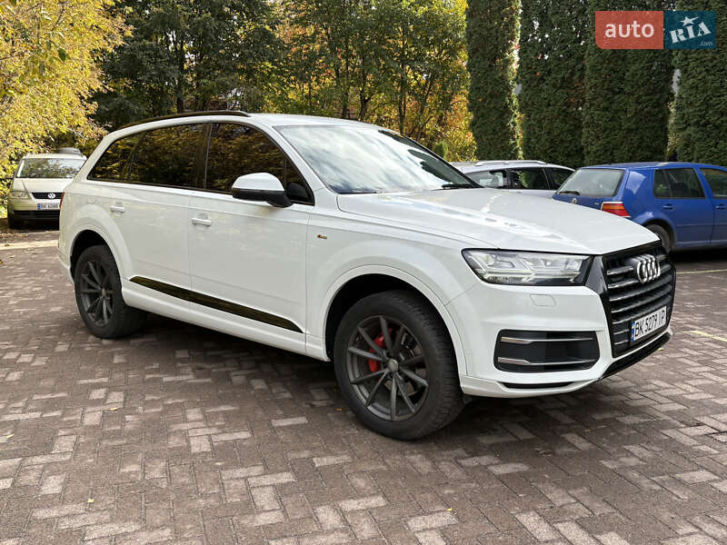 Позашляховик / Кросовер Audi Q7 2015 в Рівному