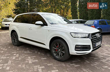 Внедорожник / Кроссовер Audi Q7 2015 в 