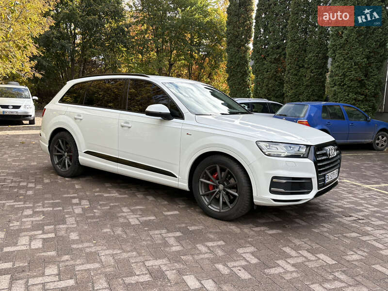Позашляховик / Кросовер Audi Q7 2015 в Рівному