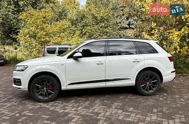 Внедорожник / Кроссовер Audi Q7 2015 в 