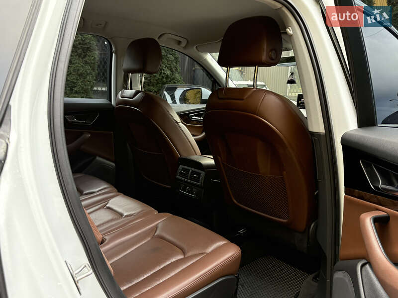 Позашляховик / Кросовер Audi Q7 2015 в Рівному