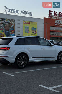 Позашляховик / Кросовер Audi Q7 2020 в 