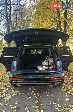 Внедорожник / Кроссовер Audi Q7 2013 в 