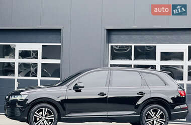 Внедорожник / Кроссовер Audi Q7 2016 в 