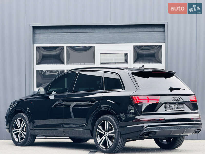 Позашляховик / Кросовер Audi Q7 2016 в Мукачевому