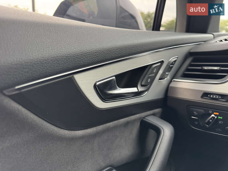 Позашляховик / Кросовер Audi Q7 2016 в Мукачевому