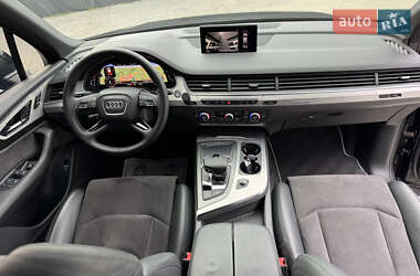 Внедорожник / Кроссовер Audi Q7 2016 в 