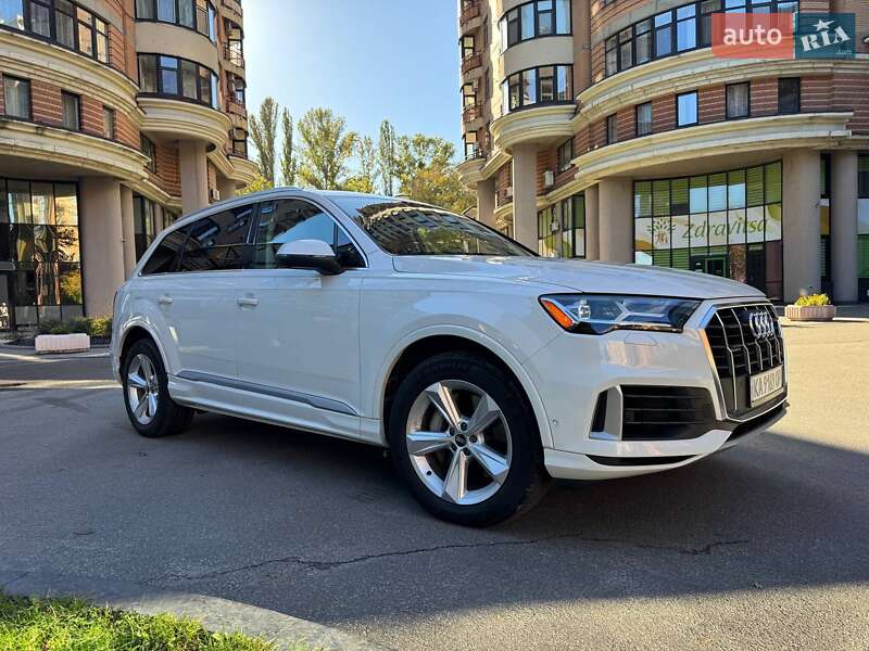Внедорожник / Кроссовер Audi Q7 2020 в 
