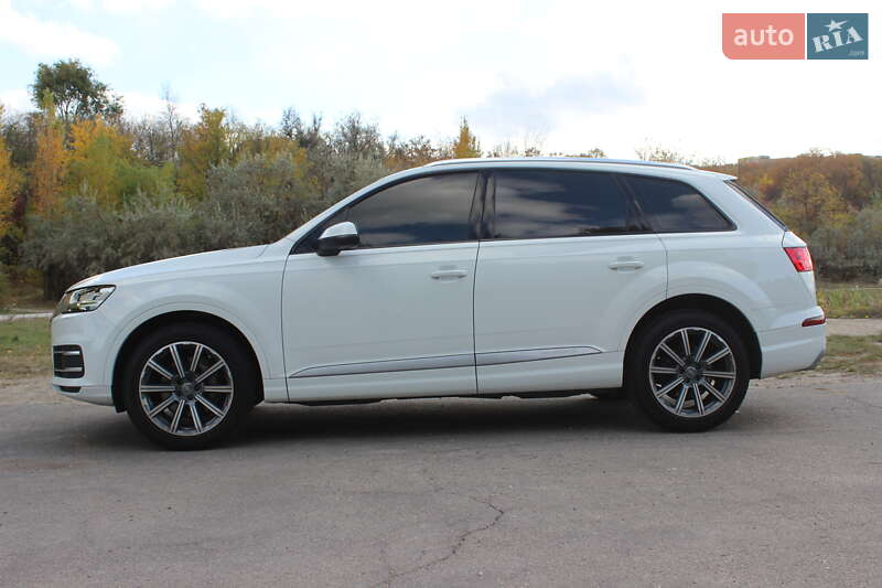 Позашляховик / Кросовер Audi Q7 2015 в Дніпрі