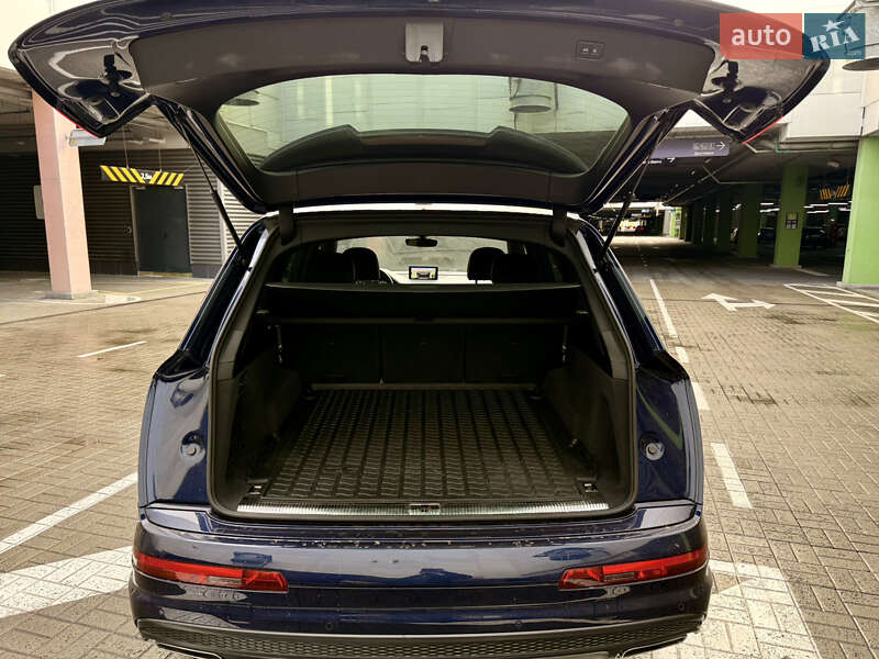 Позашляховик / Кросовер Audi Q7 2018 в Києві