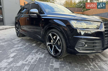 Позашляховик / Кросовер Audi Q7 2017 в 