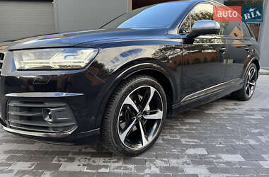 Позашляховик / Кросовер Audi Q7 2017 в 