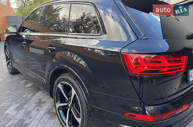 Позашляховик / Кросовер Audi Q7 2017 в 