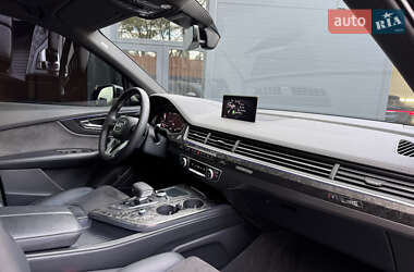 Позашляховик / Кросовер Audi Q7 2017 в 