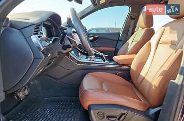 Позашляховик / Кросовер Audi Q7 2023 в 