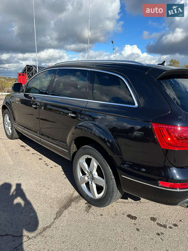Позашляховик / Кросовер Audi Q7 2013 в Володимирі
