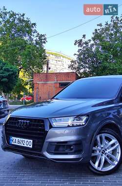 Позашляховик / Кросовер Audi Q7 2016 в 