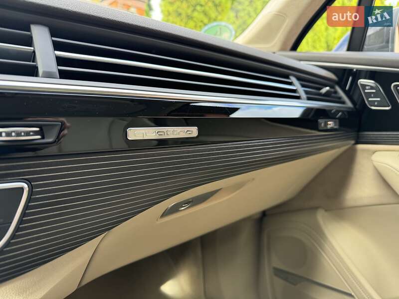 Позашляховик / Кросовер Audi Q7 2017 в Києві