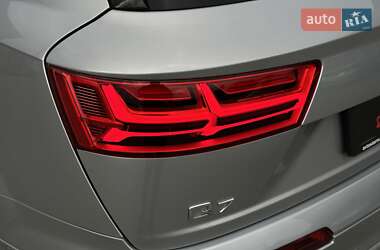 Позашляховик / Кросовер Audi Q7 2016 в 