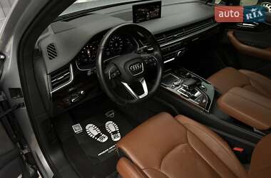 Позашляховик / Кросовер Audi Q7 2016 в 