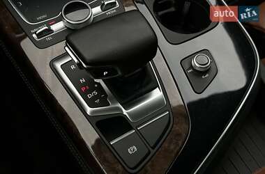 Позашляховик / Кросовер Audi Q7 2016 в 