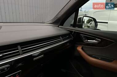 Позашляховик / Кросовер Audi Q7 2016 в 