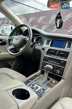Позашляховик / Кросовер Audi Q7 2012 в 