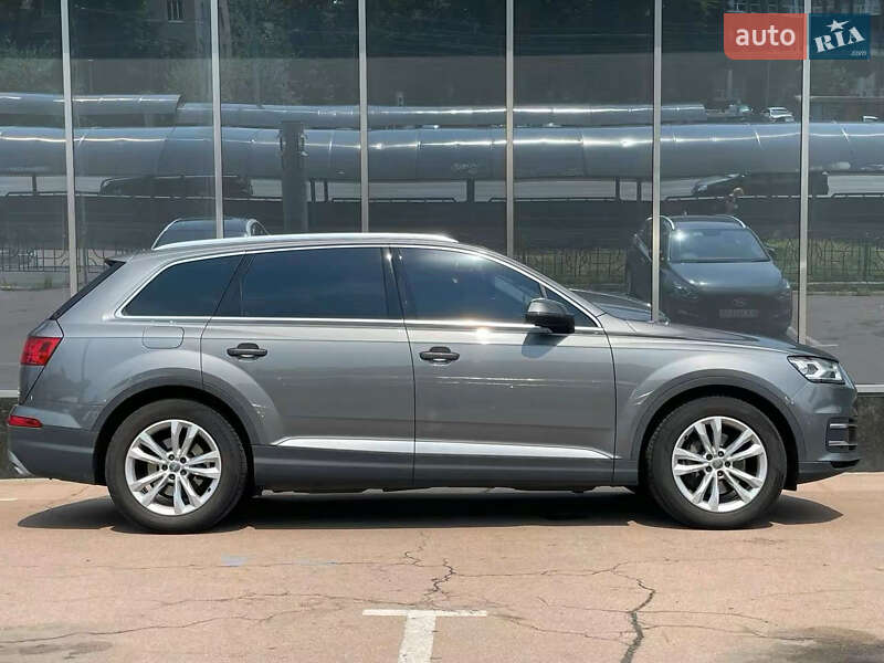 Позашляховик / Кросовер Audi Q7 2015 в Києві