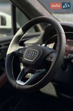 Позашляховик / Кросовер Audi Q7 2018 в 