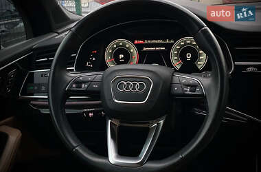 Позашляховик / Кросовер Audi Q7 2020 в 