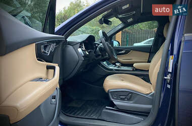 Позашляховик / Кросовер Audi Q7 2020 в 