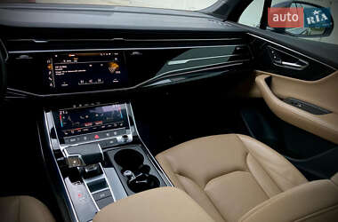 Позашляховик / Кросовер Audi Q7 2020 в 