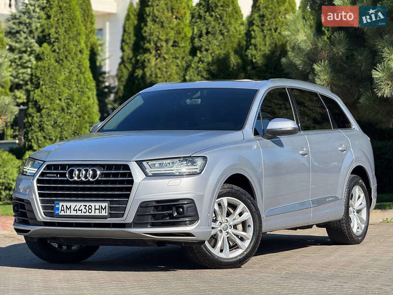 Внедорожник / Кроссовер Audi Q7 2017 в 