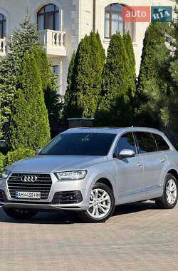 Внедорожник / Кроссовер Audi Q7 2017 в 